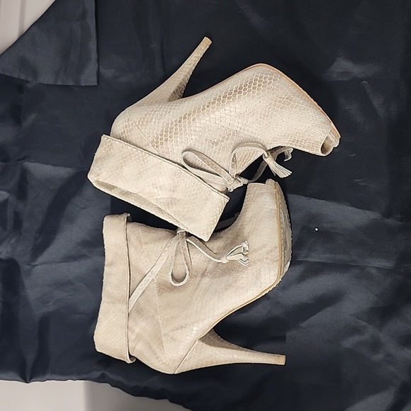 Booties By Rachel Roy - Picture 4 of 5